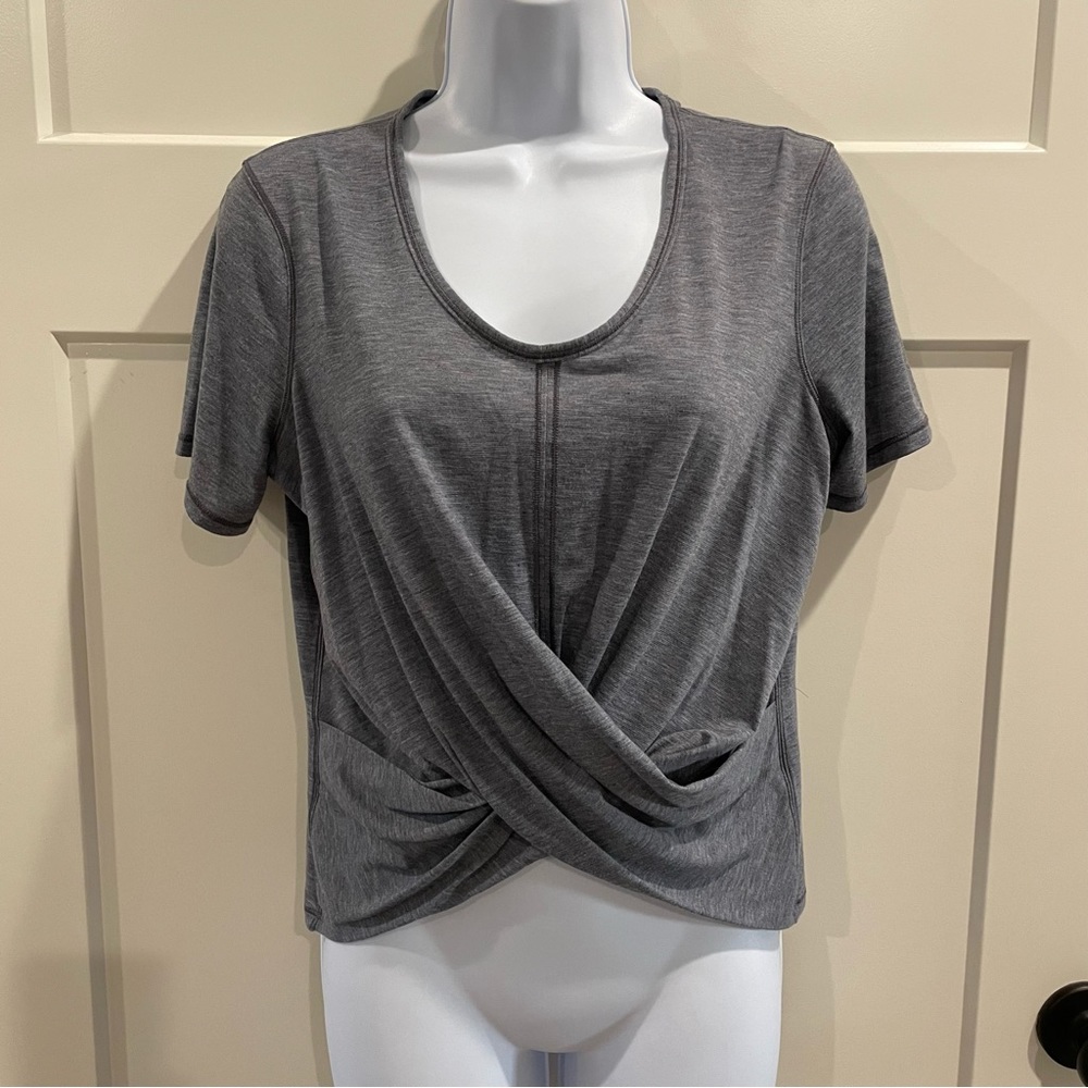 Like New - Lululemon twist front crop tee. Size 4